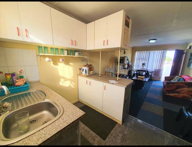 2 BEDROOM HOUSE FOR SALE IN RUYTERWACHT
